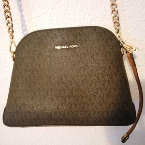 Michael Kors Jet Setter Crossbody Signature style.